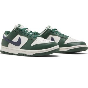 Dunks low Gorge green/midnight navy/phantom. Women’s size 8 men’s 6.5